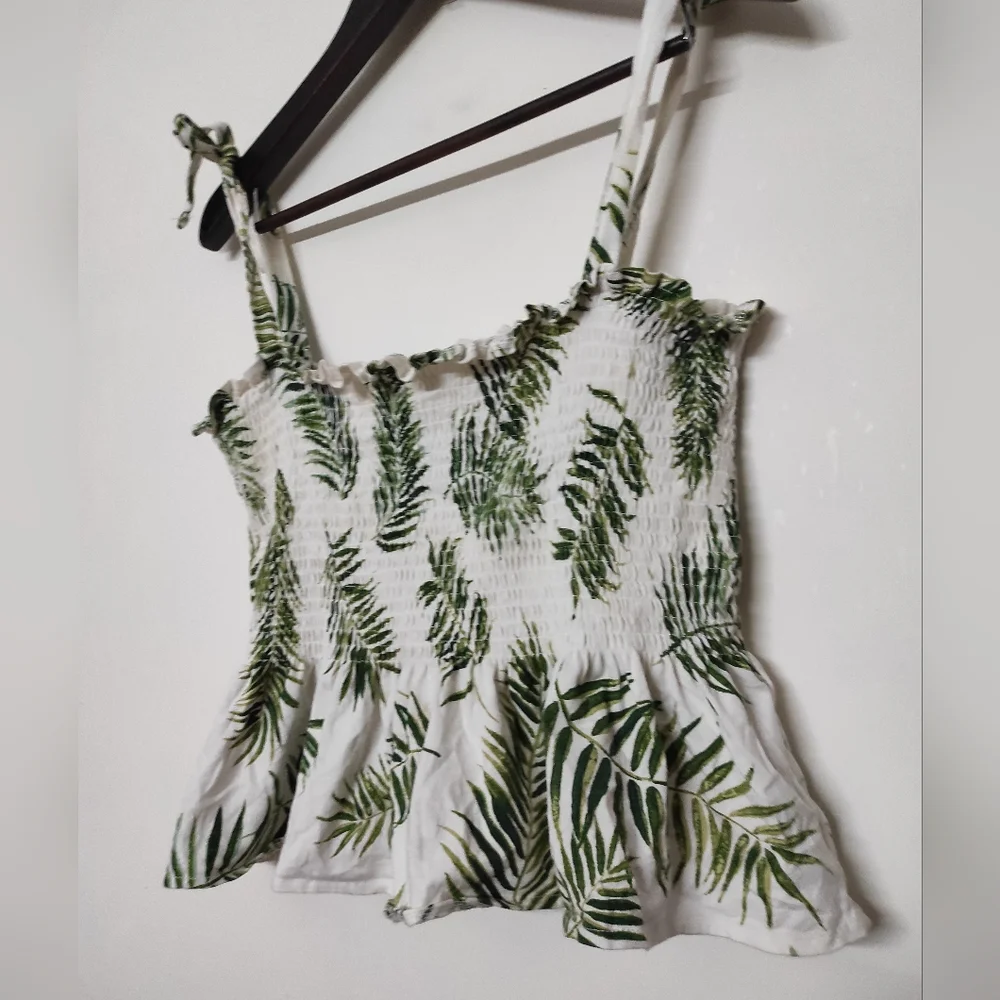 H&M Palm Print Smocked Top 💚 - Picture 12 of 13